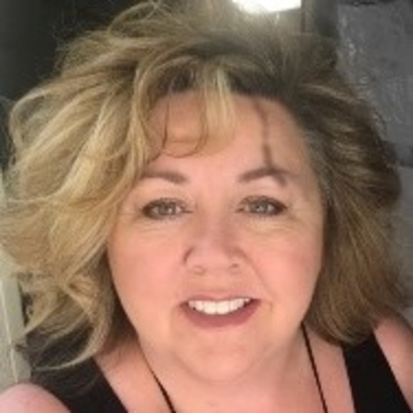 Poshmark profile picture for @hudson